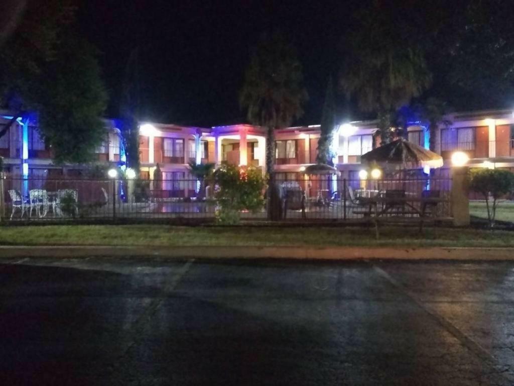 Knights Inn San Antonio Near Frost Bank Center Zewnętrze zdjęcie