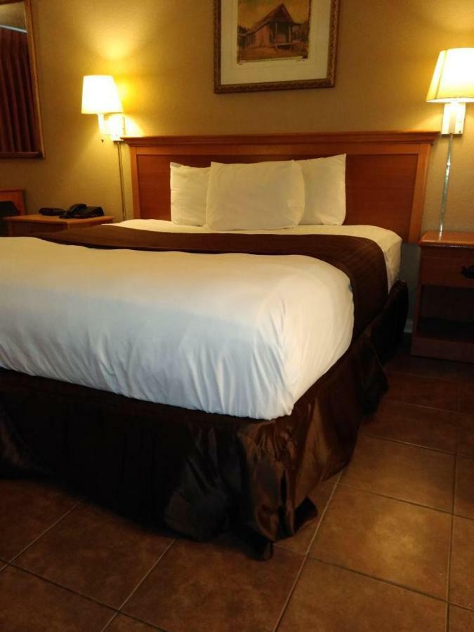 Knights Inn San Antonio Near Frost Bank Center Zewnętrze zdjęcie